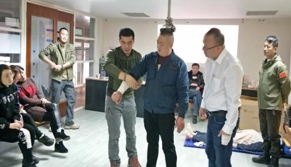 华人策略hrceluebbs急救安全知识培训暨应急疏散和消防灭火演练活动报道(图1)